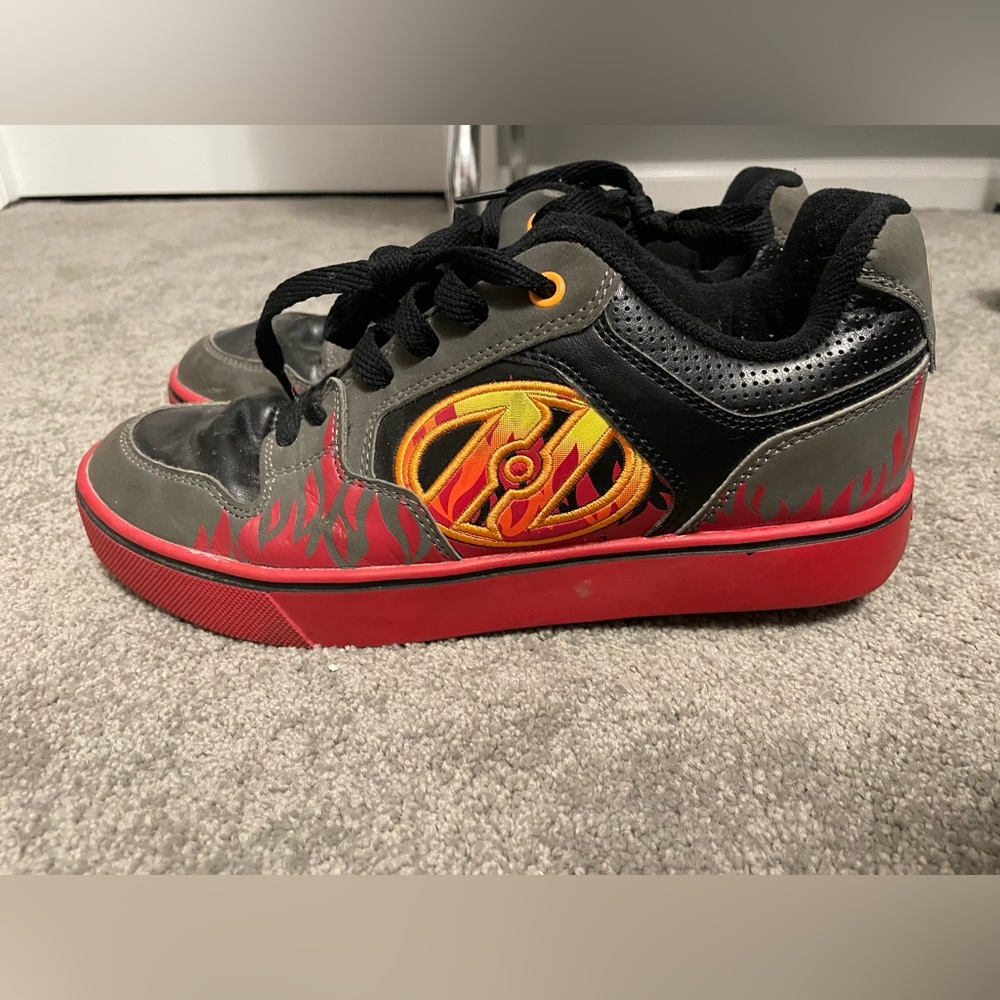 Heely’s boys size 8